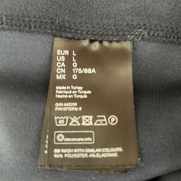 H&M Navy color Skirt. Size Large. - Picture 4 of 5